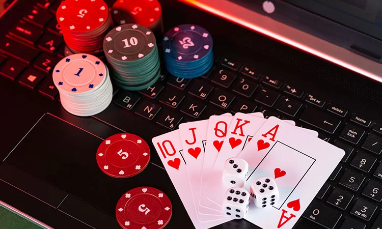 What are the benefits of using e-wallets for online casino transactions?